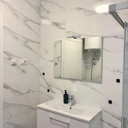 Mali Bei 300m Zum Sandstrand Apartamento Nin
